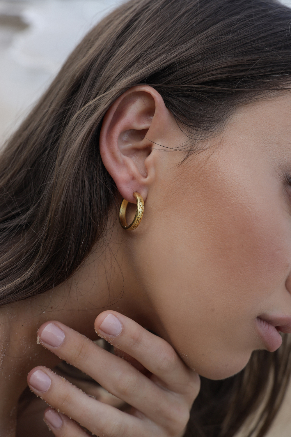 Amore Sleeper Earrings - Gold