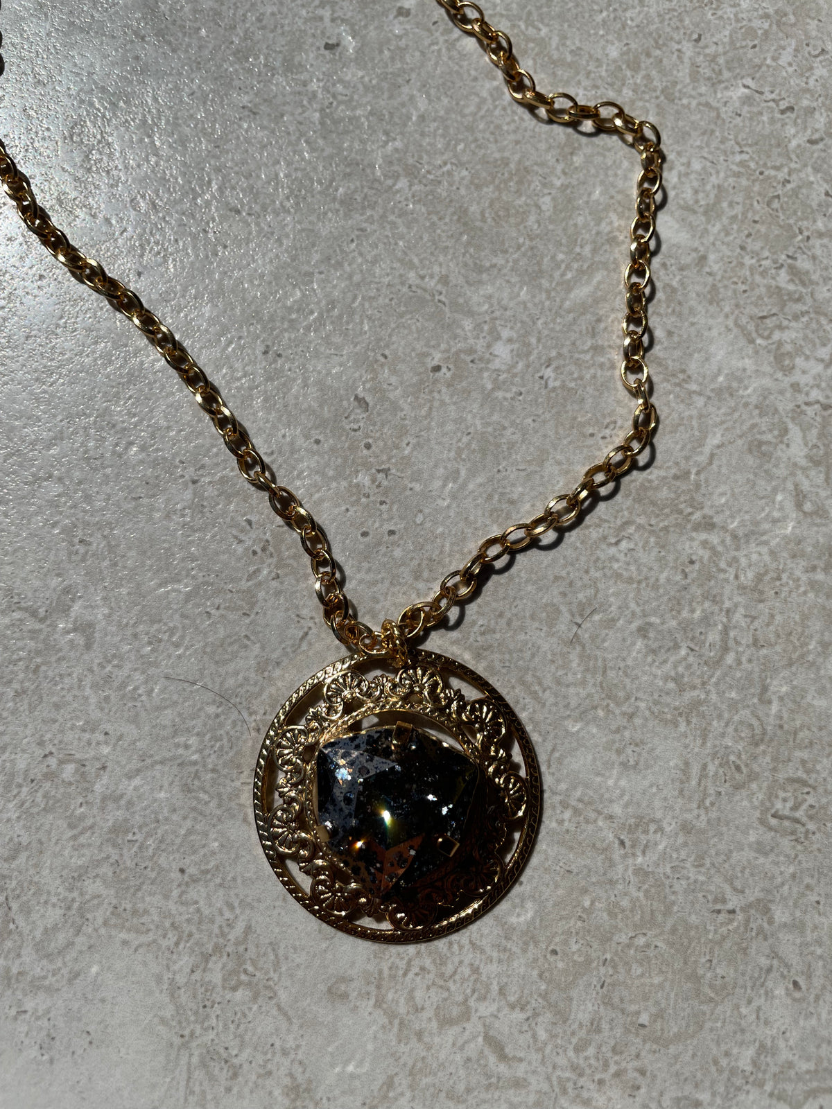 ARCADIA GOLD DISC NECKLACE
